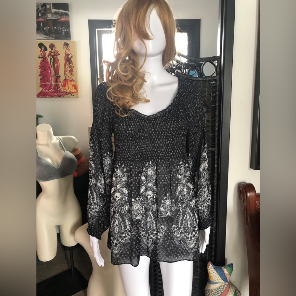 Black and White Long Sleeve Tunic/Top
Sunny Leigh
Size PP ( petite)